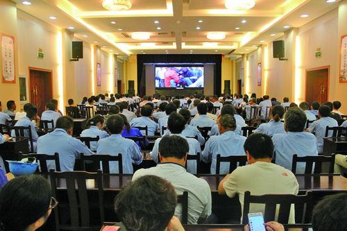 Latest company news about Pada tanggal 31 Juli 2017, Yida menyelenggarakan semua staf untuk melakukan pelatihan keselamatan, dan menonton video yang disebut 'betwwen life and death'